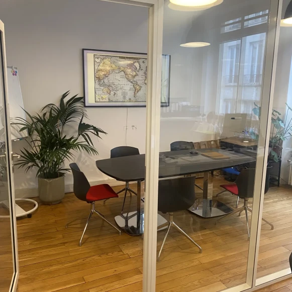 Bureau privé 25 m² 6 postes Location bureau Rue de Cléry Paris 75002 - photo 2