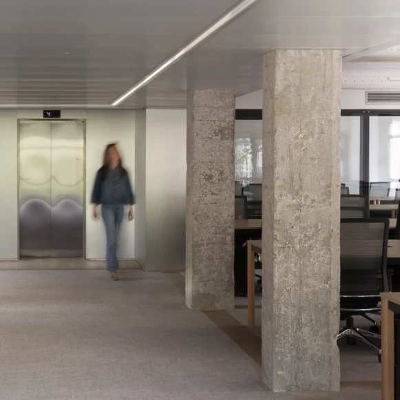 Bureau privé 57 m² 18 postes Coworking Rue Joseph de Maistre Paris 75018 - photo 1