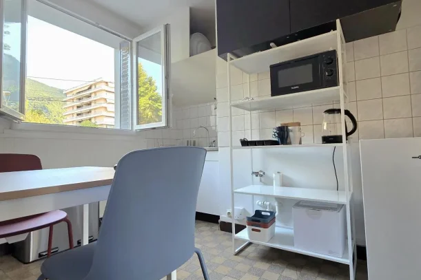 Bureau privé - 38240 - 2 postes - 390€