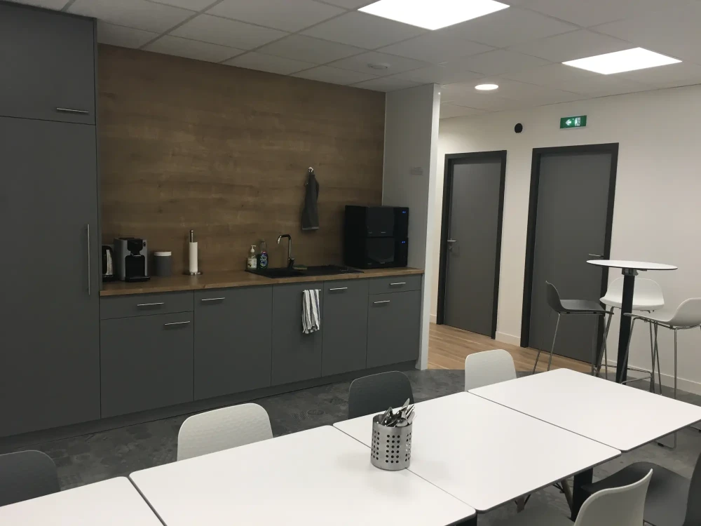 Espace indépendant - 38240 - 25 postes - 3000€