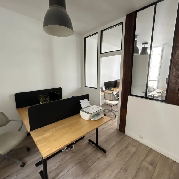 Bureau privé 30 m² 8 postes Location bureau Rue Saint Denis Paris 75002 - photo 4