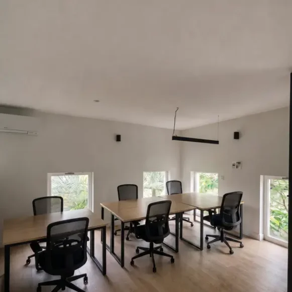 Bureau privé 21 m² 6 postes Coworking Rue Turenne Bordeaux 33000 - photo 1