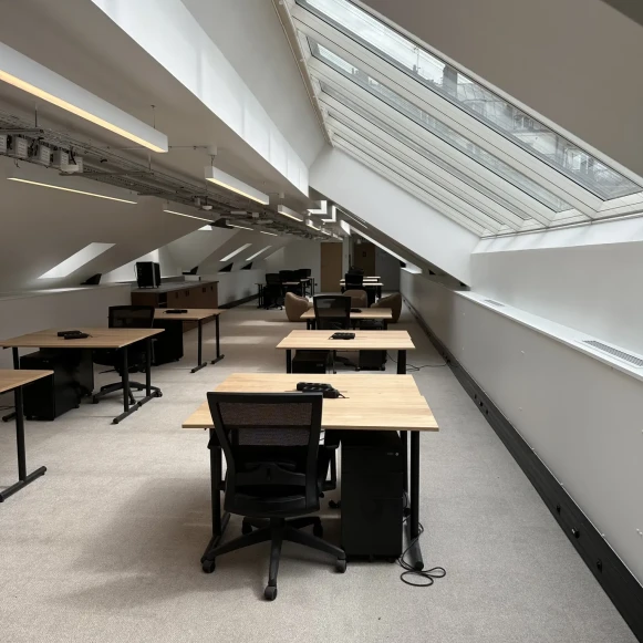 Espace indépendant 195 m² 32 postes Location bureau Avenue Trudaine Paris 75009 - photo 5