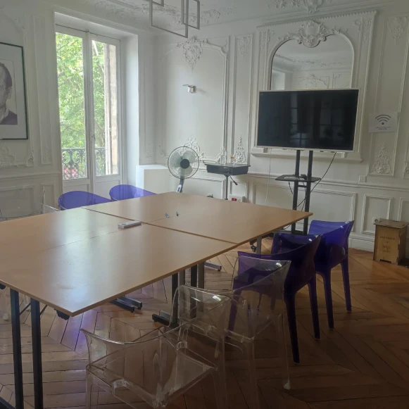 Bureau privé 26 m² 8 postes Coworking Boulevard de Magenta Paris 75010 - photo 1