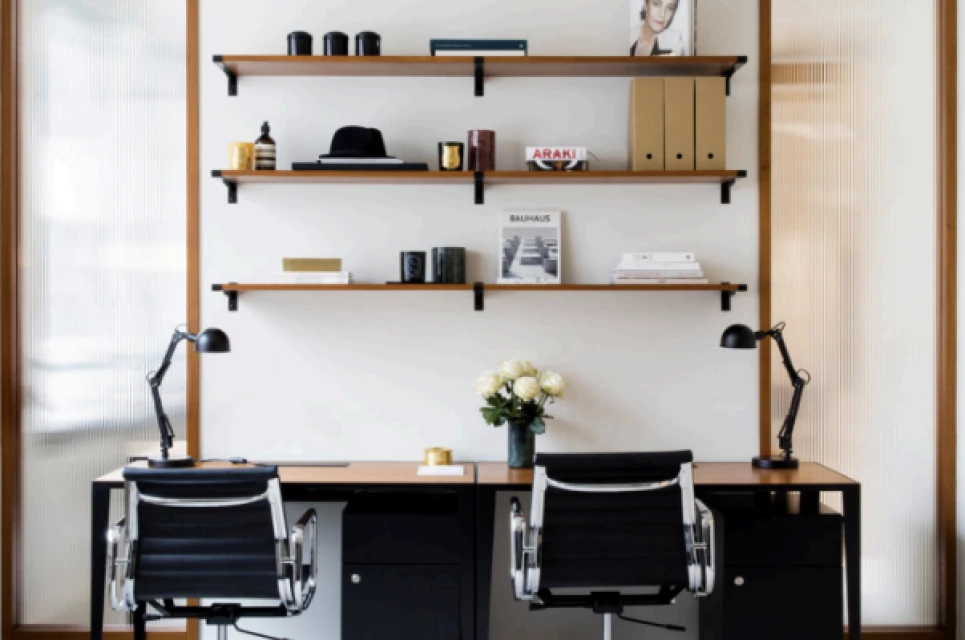 The bureau I - 28 Cours Albert 1er Paris 08