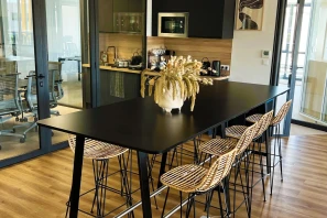 Bureau privé - 13290 - 2 postes - 850€