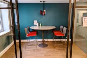 Open Space - 92380 - 5 postes - 190€