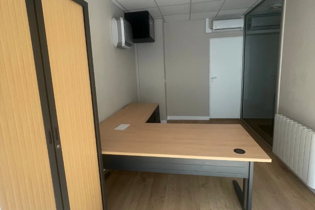 Bureau privé - 75015 - 1 poste - 900€