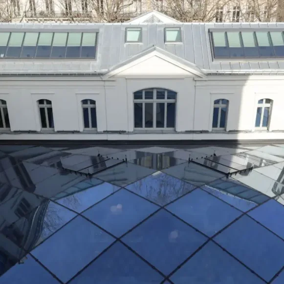 Bureau privé 24 m² 5 postes Coworking Avenue Trudaine Paris 75009 - photo 1