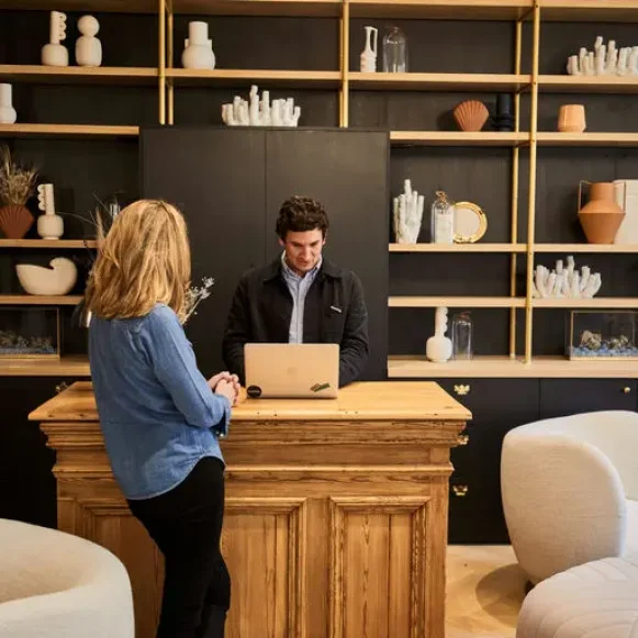 Bureau privé 122 m² 30 postes Location bureau Rue Royale Paris 75008 - photo 1