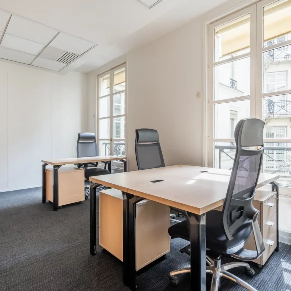 Bureau privé 15 m² 3 postes Location bureau Rue Cambon Paris 75001 - photo 1