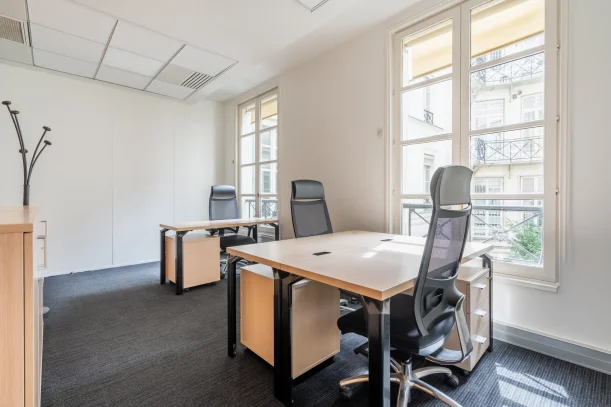 Bureau privé - 75001 - 3 postes - 2390€