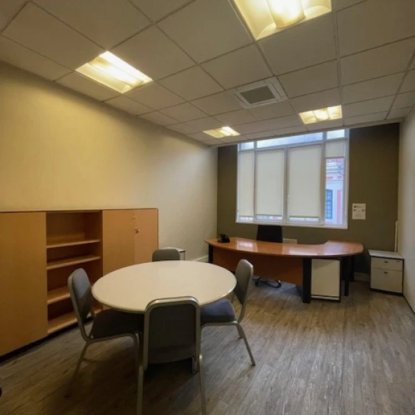 Bureau privé 20 m² 1 poste Coworking Place de la Gare Lille 59800 - photo 1