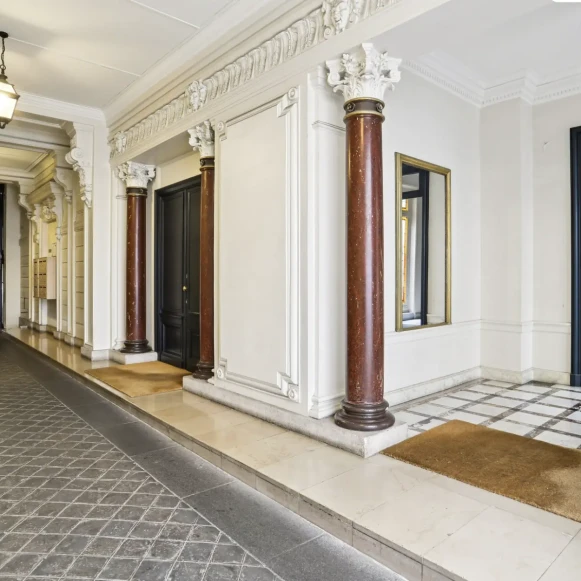 Espace indépendant 305 m² 48 postes Coworking Rue Portalis Paris 75008 - photo 3