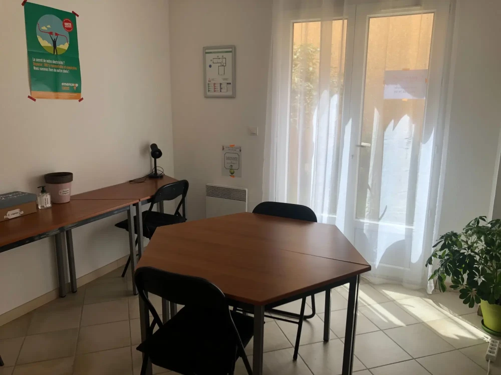 Bureau privé - 83470 - 2 postes - 340€