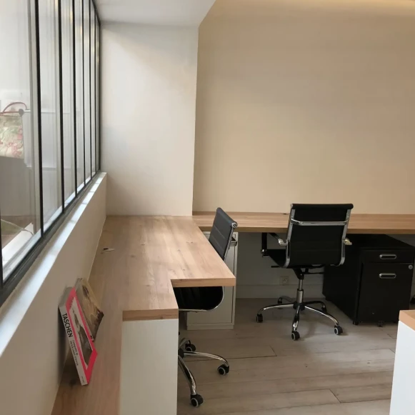 Bureau privé 20 m² 5 postes Coworking Rue de Sévigné Paris 75003 - photo 2