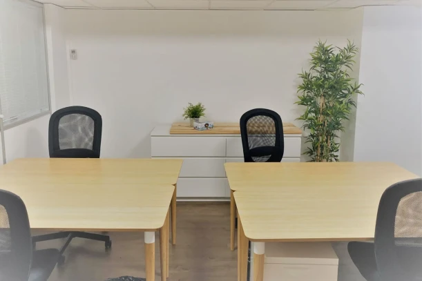 Bureau privé - 75017 - 5 postes - 2300€