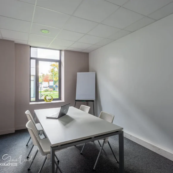 Bureau privé 11 m² 2 postes Coworking Chemin du Moulin Carron Dardilly 69570 - photo 5