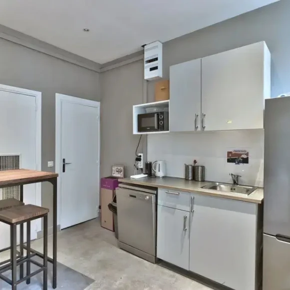 Bureau privé 21 m² 4 postes Location bureau Rue Notre Dame des Victoires Paris 75002 - photo 5