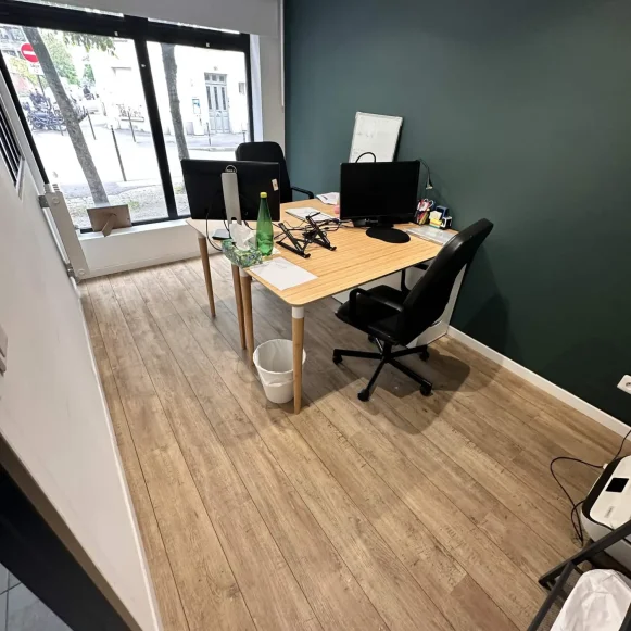 Bureau privé 10 m² 2 postes Location bureau Rue Jean Jacques Rousseau Ivry-sur-Seine 94200 - photo 2