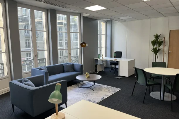 Bureau privé - 75006 - 2 postes - 1119€