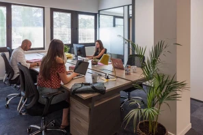 Open Space - 06560 - 3 postes - 330€