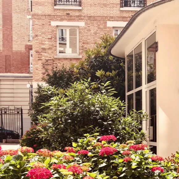 Bureau privé 15 m² 2 postes Location bureau Rue Mathurin Régnier Paris 75015 - photo 7