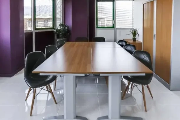 Open Space - 01630 - 20 postes - 350€