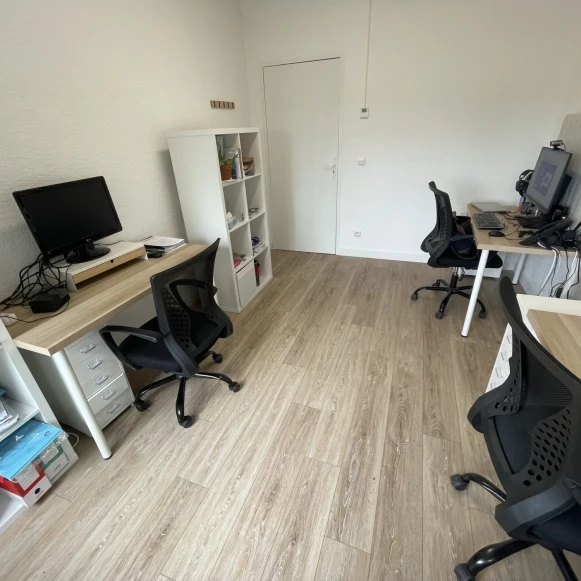 Bureau privé 14 m² 3 postes Coworking Rue Pierre Semard Le Soler 66270 - photo 1