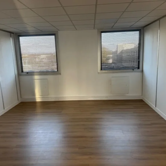 Bureau privé 213 m² 10 postes Location bureau Rue Nicolas Appert Lognes 77185 - photo 4
