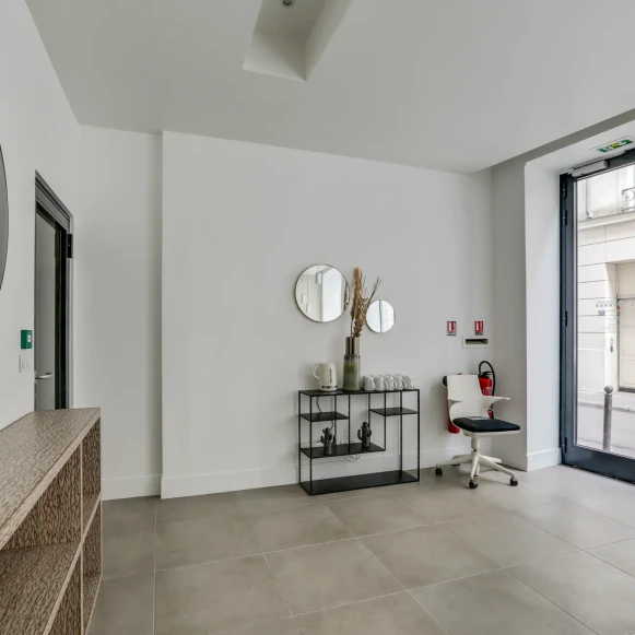 Bureau privé 63 m² 12 postes Location bureau Rue Saint-Marc Paris 75002 - photo 3