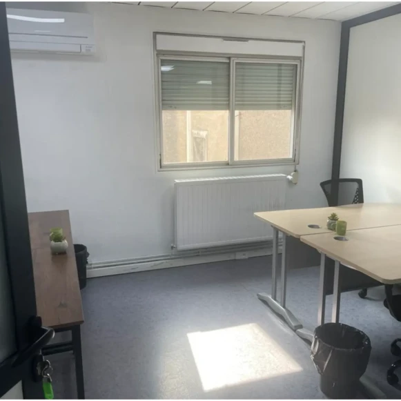 Bureau privé 160 m² 30 postes Coworking Rue Rabelais Montreuil 93100 - photo 2
