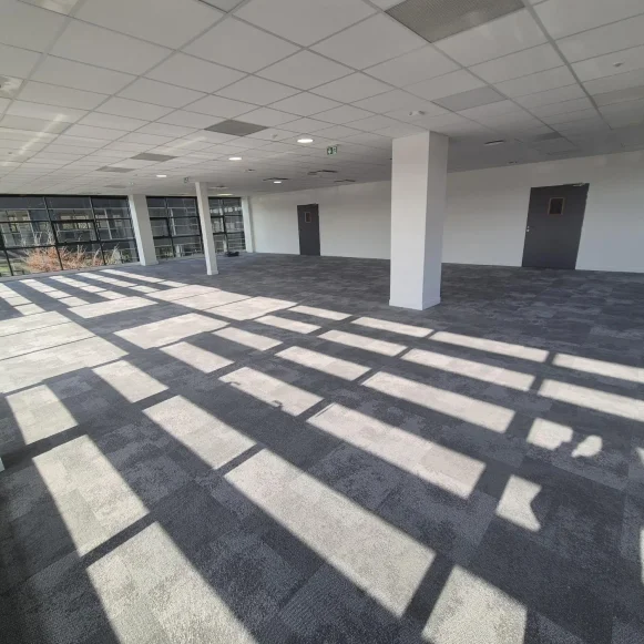 Bureau privé 195 m² 55 postes Coworking Allée des Parcs Saint-Priest 69800 - photo 3