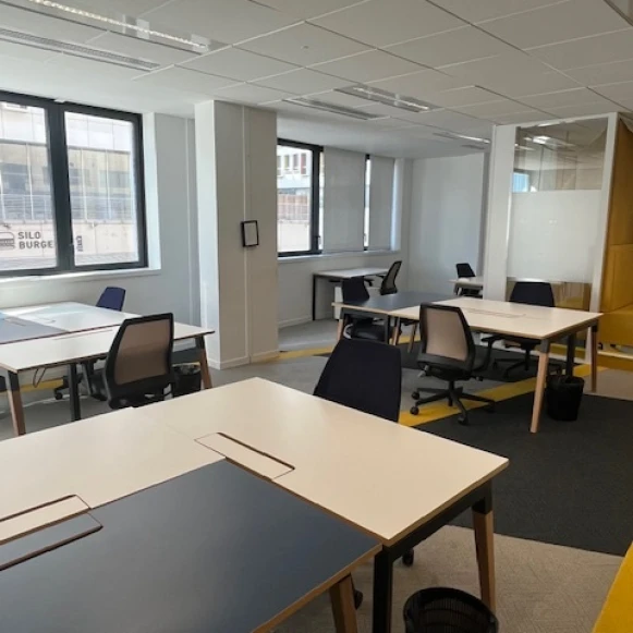 Bureau privé 50 m² 9 postes Location bureau Quai du Lazaret Marseille 13002 - photo 3