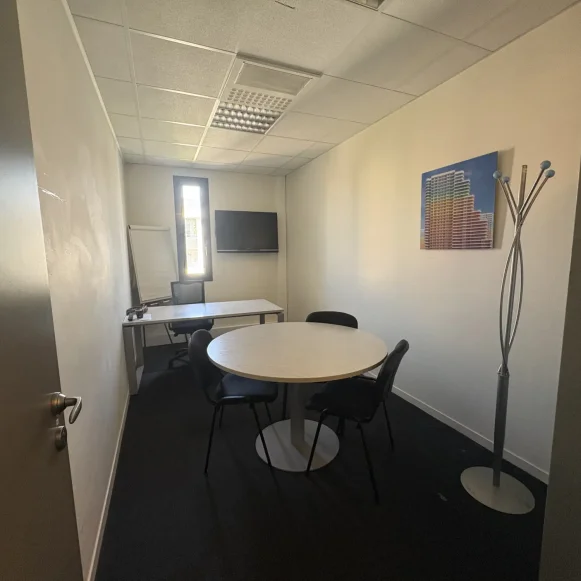 Bureau privé 12 m² 1 poste Location bureau Rue André Bollier Lyon 69007 - photo 1