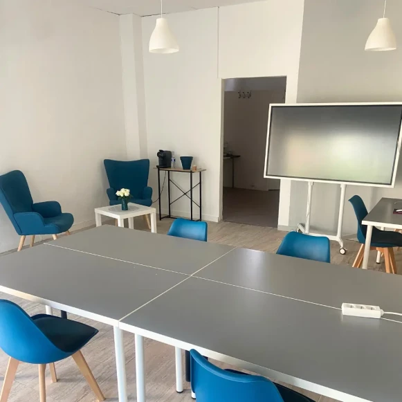 Open Space  5 postes Coworking Rue dou Fabriguié Draguignan 83300 - photo 1