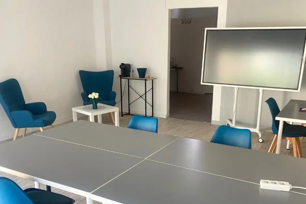 Open Space - 83300 - 5 postes - 550€