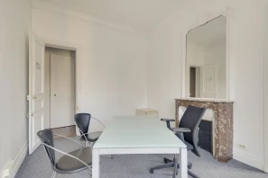 Bureau privé - 75001 - 3 postes - 2300€