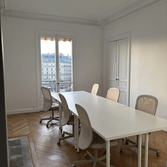 Bureau privé 20 m² 6 postes Location bureau Rue de Liège Paris 75008 - photo 1