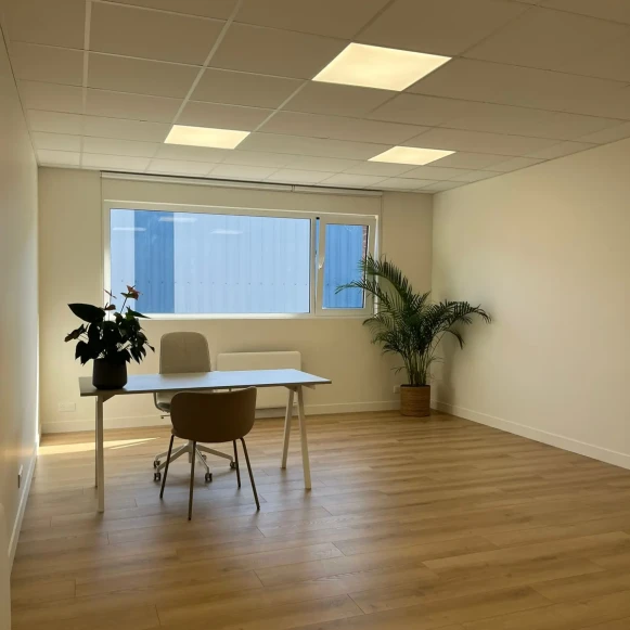 Bureau privé 18 m² 2 postes Coworking Rue de Toufflers Lys-lez-Lannoy 59390 - photo 1