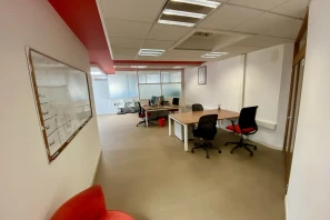 Open Space - 73000 - 8 postes - 250€
