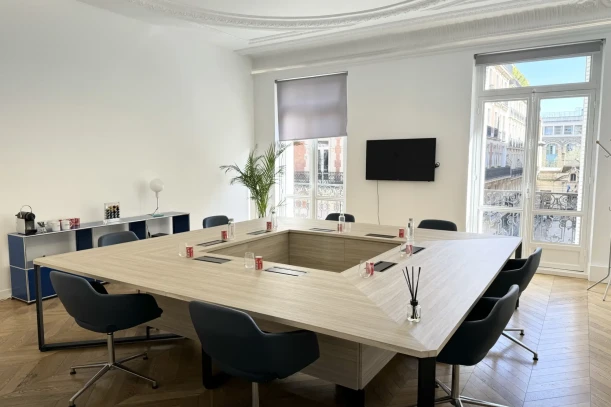 Open Space - 75008 - 3 postes - 400€