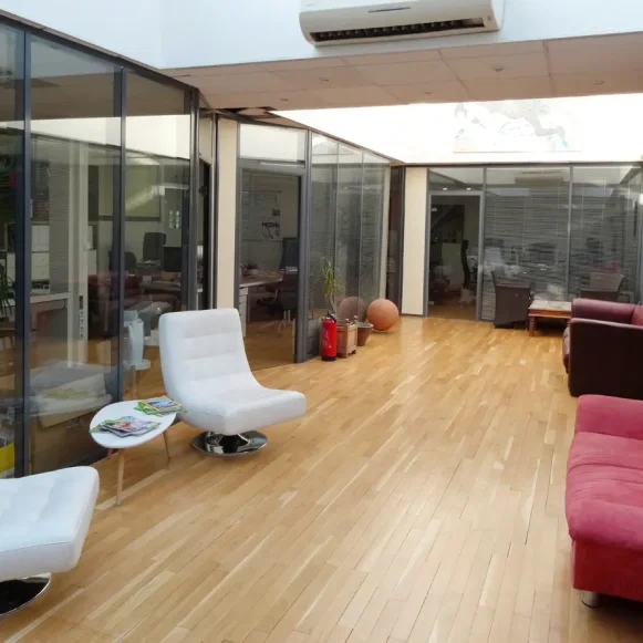 Bureau privé 22 m² 6 postes Location bureau Place Jules Ferry Montrouge 92120 - photo 3