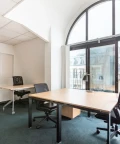 Bureau privé - 75010 - 3 postes - 1990€