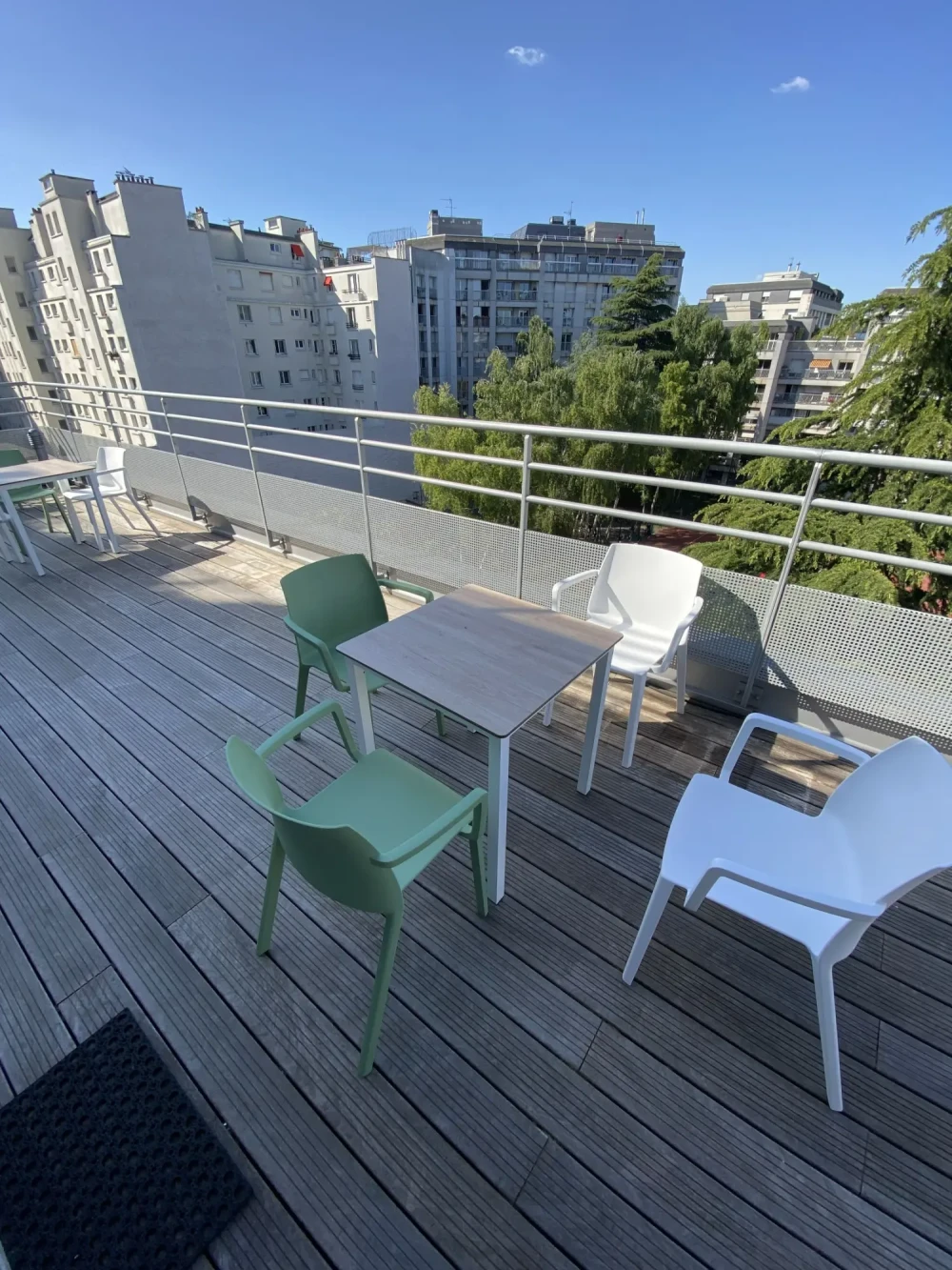 Open Space - 75010 - 1 poste - 350€