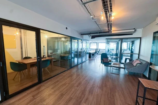 Open Space - 75017 - 26 postes - 450€