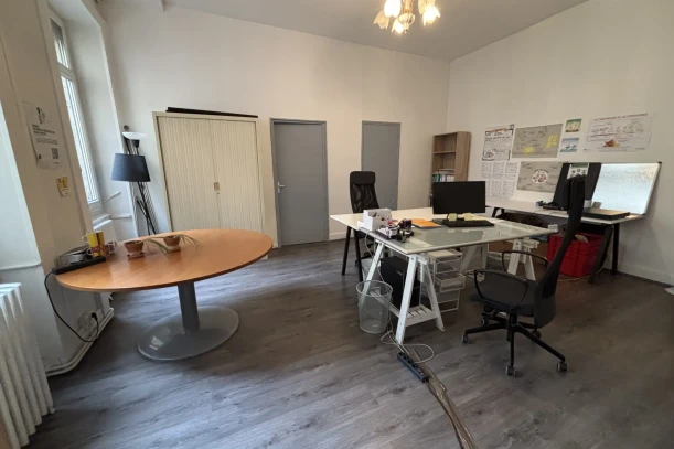 Bureau privé - 42000 - 3 postes - 500€