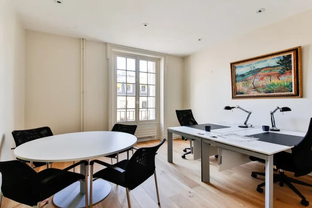 Bureau privé - 75017 - 3 postes - 1600€