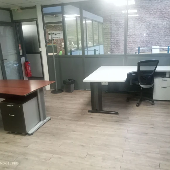 Bureau privé 22 m² 1 poste Coworking Rue Saint-Eloi Tourcoing 59200 - photo 3