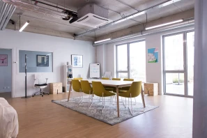 Open Space - 49100 - 1 poste - 135€